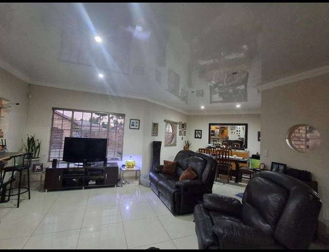 3 BEDROOM HOUSE FOR SALE IN VANDERBIJLPARK SE 4